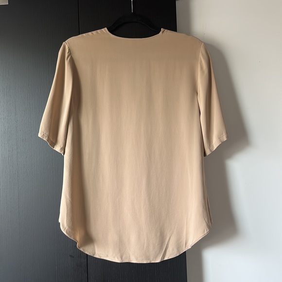 Theory 100% silk top - beige Small - Picture 6 of 9